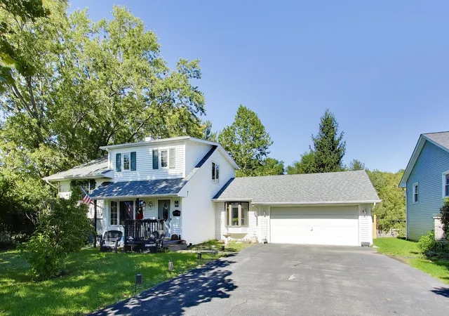 Photo 1 of Single family home for sale at 1637 Beecher Ave, Wheaton, IL 60187 | MLS# 12777245 | Listing updated on 2026-10-07
