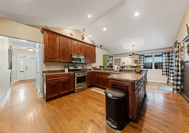 Photo 3 of Single family home for sale at 19905 Center St, Mokena, IL 60448 | MLS# 12777251 | Listing updated on 2026-10-07