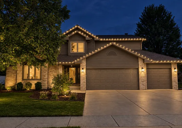 Photo 3 of Single family home for sale at 8424 Hollybrook Ln, Tinley Park, IL 60487 | MLS# 12777260 | Listing updated on 2026-10-07