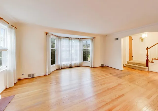 Photo 4 of Single family home for sale at 1519 Clinton Pl, River Forest, IL 60305 | MLS# 12777268 | Listing updated on 2026-10-21