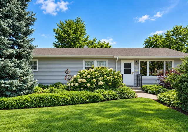 Photo 1 of Single family home for sale at 113 Holly Ave, Darien, IL 60561 | MLS# 12777269 | Listing updated on 2026-10-07
