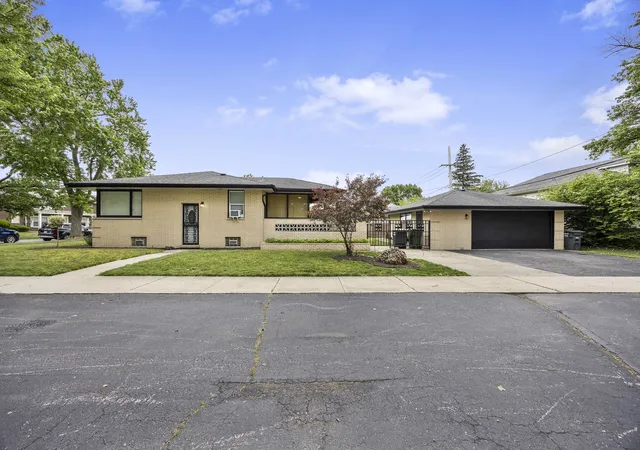Photo 3 of Single family home for sale at 18202 Locust St, Lansing, IL 60438 | MLS# 12777278 | Listing updated on 2026-10-05