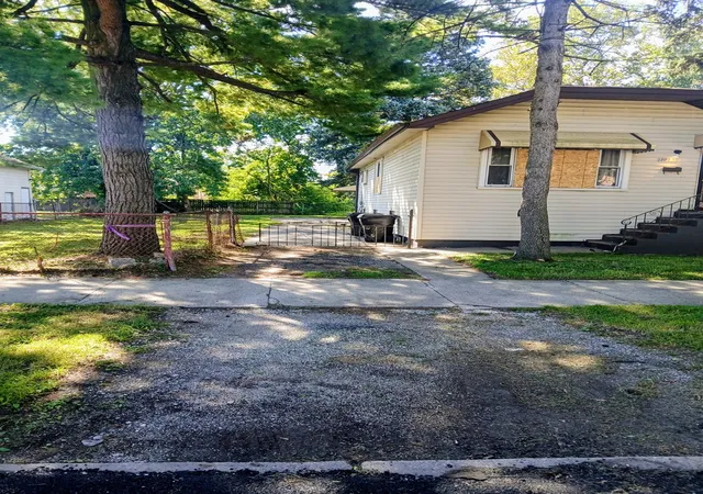 Single family home for sale at 1023 W 104th Street, Chicago, IL 60643 | MLS# 12777284