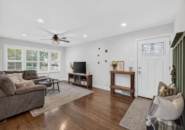 Photo 3 of Single family home for sale at 1043 Walter St, Lemont, IL 60439 | MLS# 12777288 | Listing updated on 2026-10-05