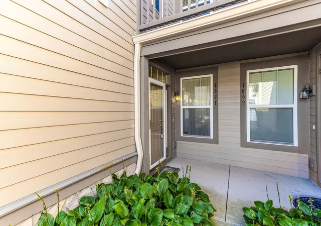 Photo 3 of Townhouse for sale at 1871 Crenshaw Cir, Vernon Hills, IL 60061 | MLS# 12777294 | Listing updated on 2026-10-07