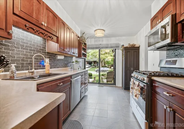 Photo 3 of Townhouse for sale at 1251 Croydon Ct, Wheaton, IL 60189 | MLS# 12777298 | Listing updated on 2026-10-07