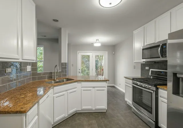 Listing Photo 3 - Condo for sale in building located at 495 Metropolitan St, Aurora, IL 60502 - Unit #495