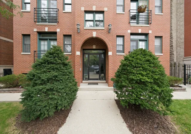 Photo 2 of Condo for sale at 1916 W Belmont Ave #3W, Chicago, IL 60657 | MLS# 12777319 | Listing updated on 2026-10-06