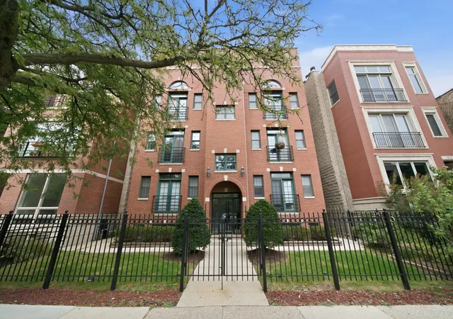 Photo 3 of Condo for sale at 1916 W Belmont Ave #3W, Chicago, IL 60657 | MLS# 12777319 | Listing updated on 2026-10-06