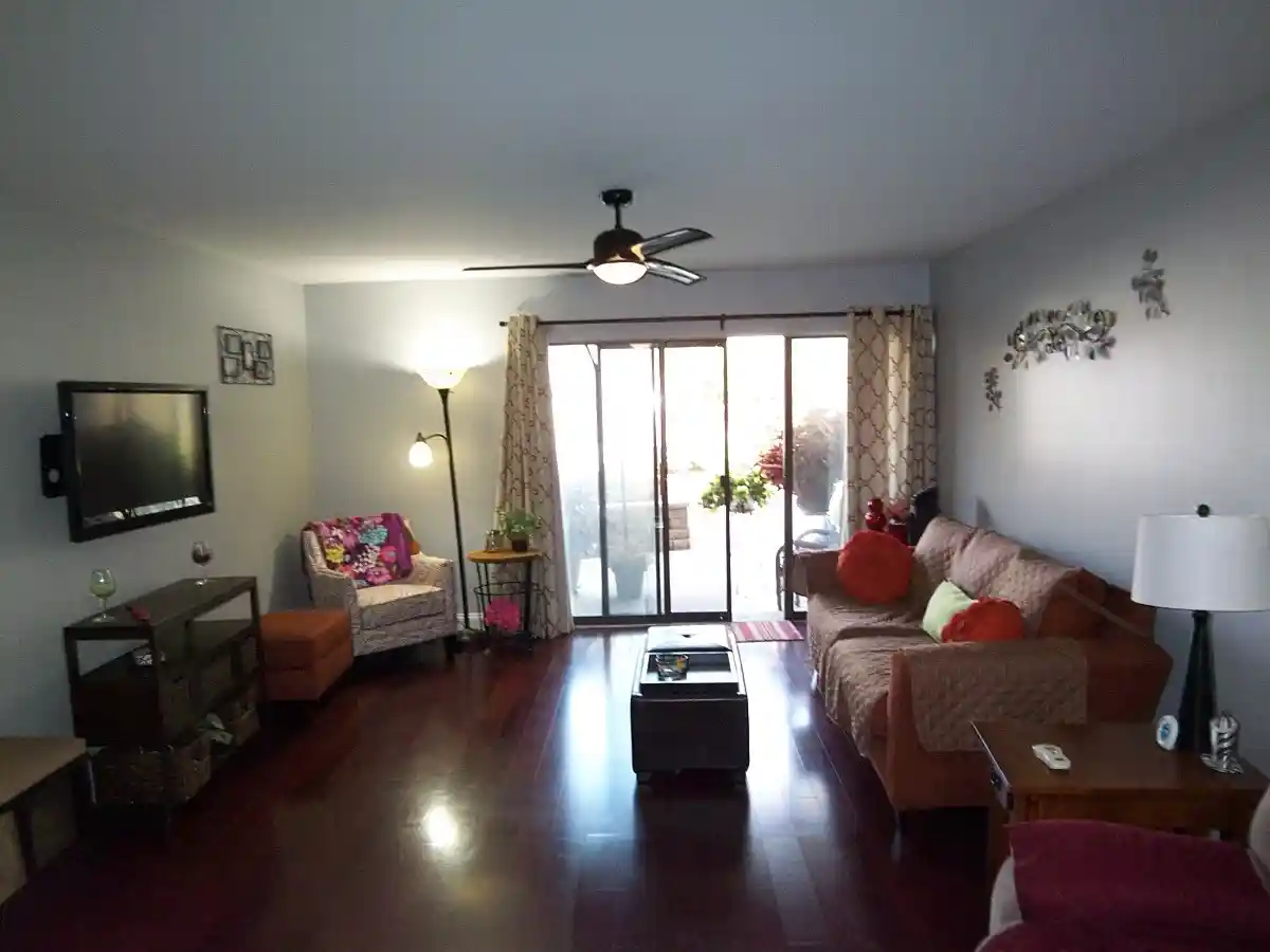Listing Photo 2 - Condo for sale in 1926 Prairie Sq located at 1926 Prairie Sq, Schaumburg, IL 60173 - Unit #108