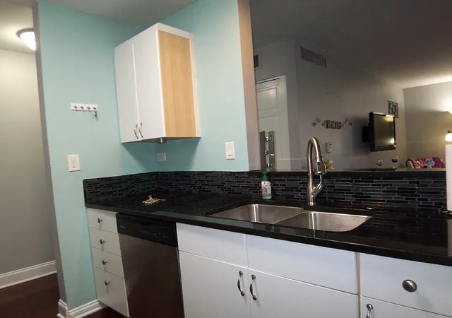 Listing Photo 5 - Condo for sale in building located at 1926 Prairie Sq, Schaumburg, IL 60173 - Unit #108