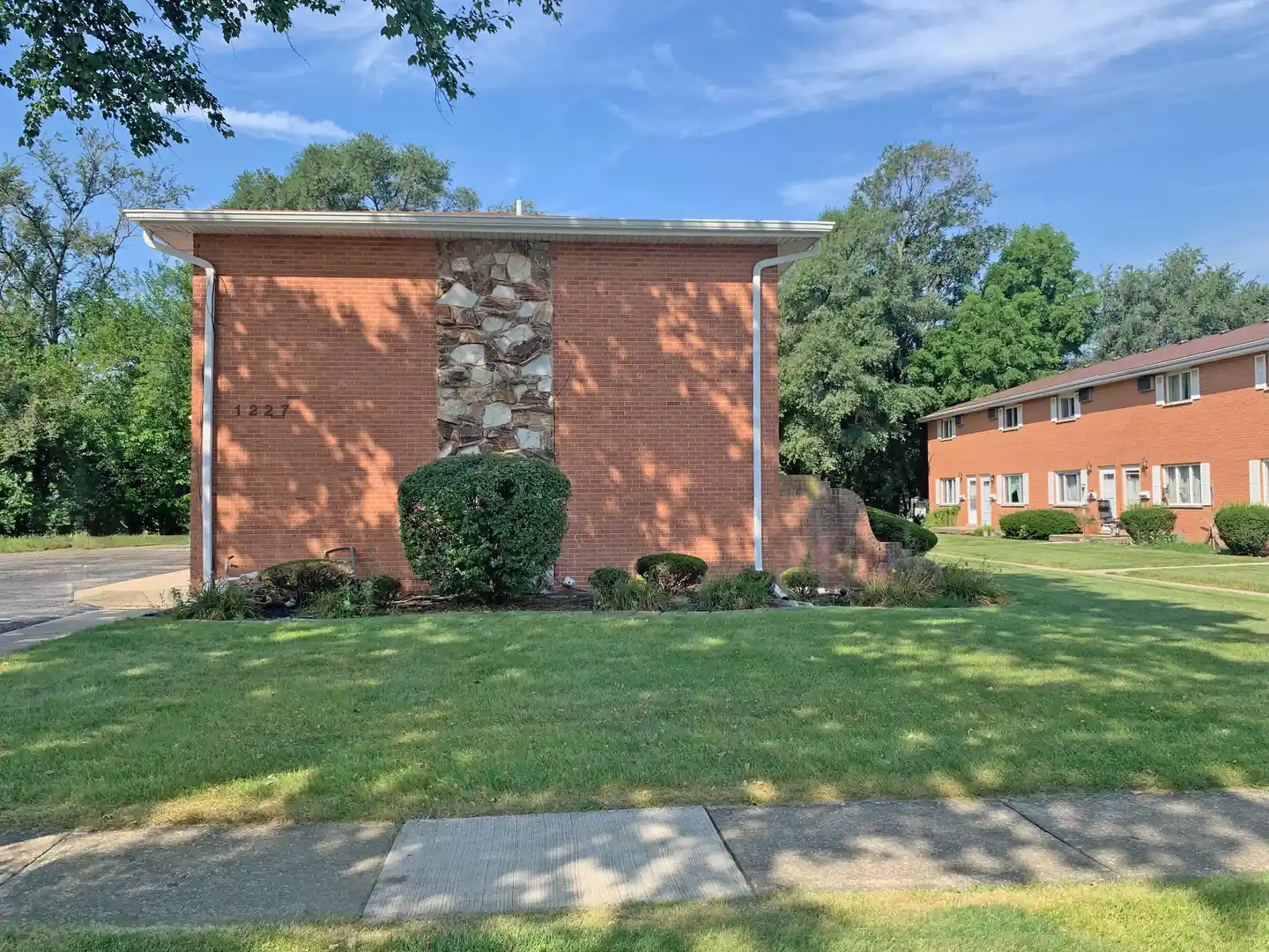 Listing Photo 2 - Condo for sale in 1227 Town Crest Dr located at 1227 Town Crest Dr, New Lenox, IL 60451 - Unit 1227 Town Crst Dr