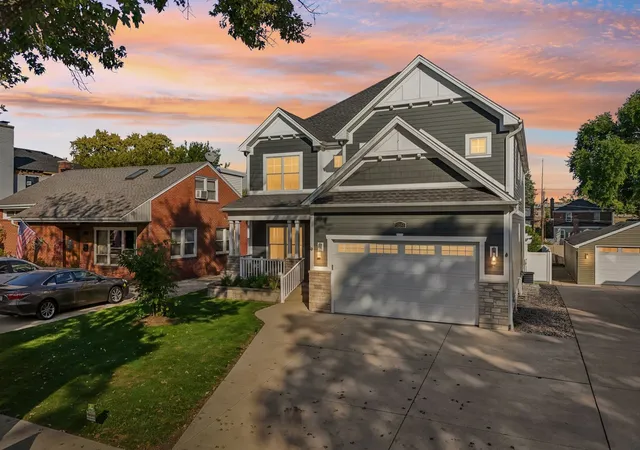 Photo 2 of Single family home for sale at 569 S Stratford Ave, Elmhurst, IL 60126 | MLS# 12777328 | Listing updated on 2026-10-20