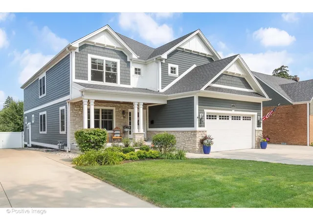 Photo 3 of Single family home for sale at 569 S Stratford Ave, Elmhurst, IL 60126 | MLS# 12777328 | Listing updated on 2026-10-20