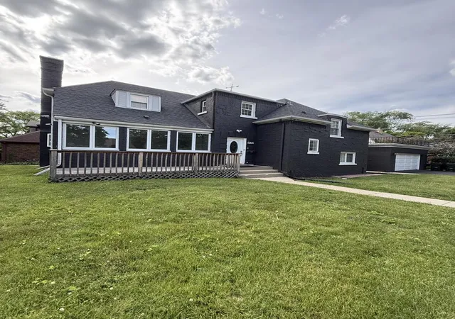 Photo 1 of Single family home for sale at 6800 N Knox Ave, Lincolnwood, IL 60712 | MLS# 12777351 | Listing updated on 2026-10-07