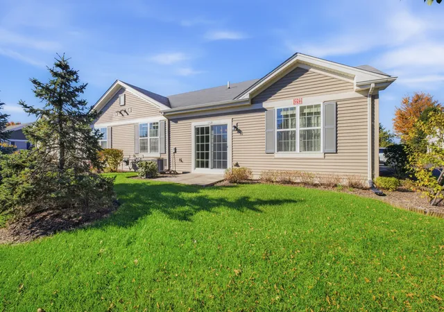Photo 4 of Townhouse for sale at 1634 Hannah Ln #1634, Pingree Grove, IL 60140 | MLS# 12777362 | Listing updated on 2026-10-22