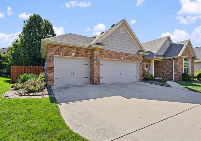 Photo 4 of Single family home for sale at 4705 Sandcherry Dr, Champaign, IL 61822 | MLS# 12777371 | Listing updated on 2026-10-22