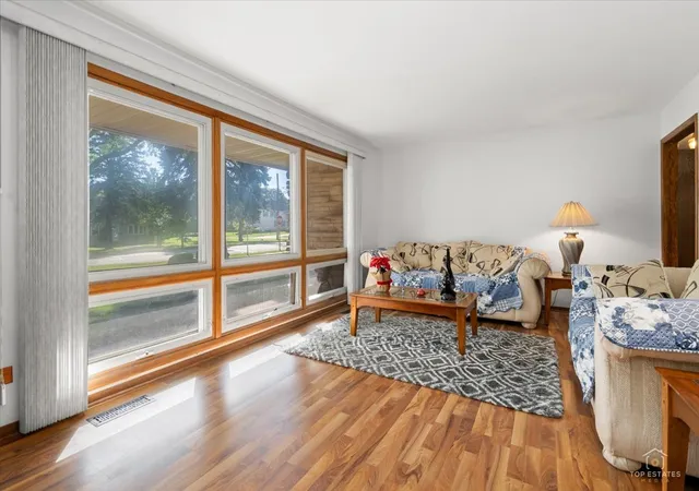 Photo 4 of Sale Pending at 1810 Pratt Ave, Des Plaines, IL 60018 | MLS# 12777389 | Listing updated on 2026-10-07