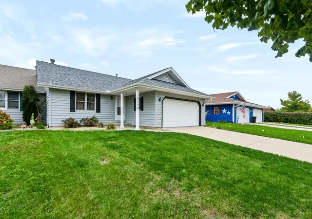 Photo 2 of Townhouse for sale at 1019 Laesch Ave #A, Bloomington, IL 61704 | MLS# 12777396 | Listing updated on 2026-10-20