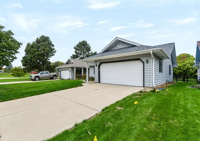 Photo 3 of Townhouse for sale at 1019 Laesch Ave #A, Bloomington, IL 61704 | MLS# 12777396 | Listing updated on 2026-10-20