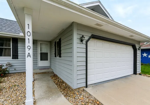 Photo 3 of Townhouse for sale at 1019 Laesch Ave #A, Bloomington, IL 61704 | MLS# 12777396 | Listing updated on 2026-10-20