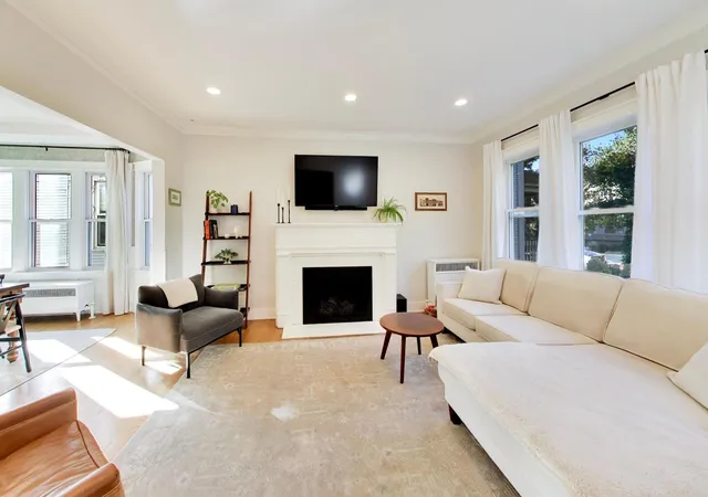 Photo 3 of Single family home for sale at 4039 N Harding Ave, Chicago, IL 60618 | MLS# 12777397 | Listing updated on 2026-10-08
