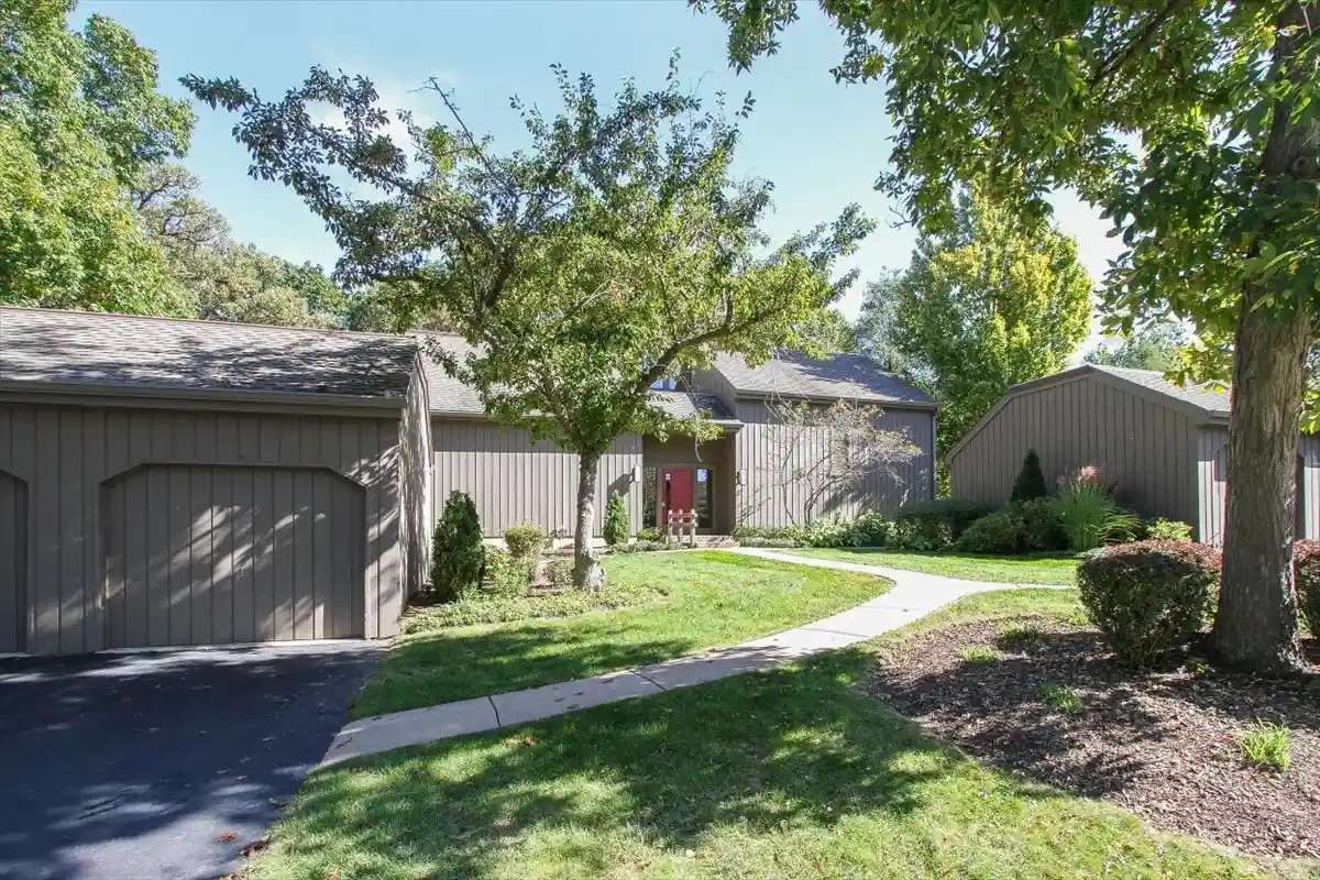 Listing Photo 1 - Condo for sale in 671c Old Barn Rd located at 671c Old Barn Rd, Lake Barrington, IL 60010 - Unit 671c Old Barn Rd