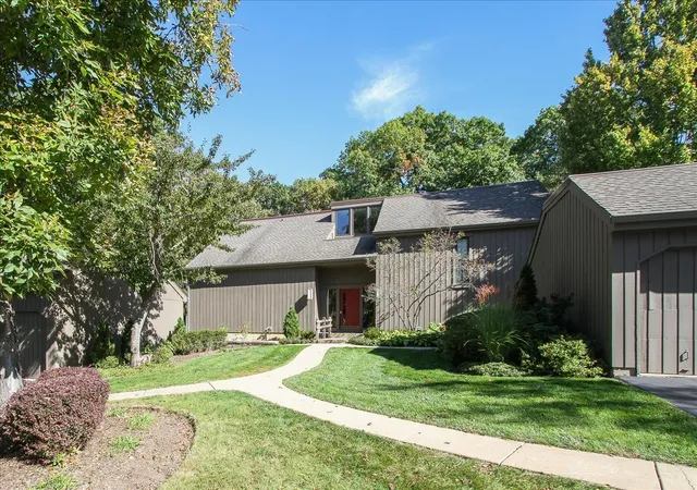 Listing Photo 2 - Condo for sale in building located at 671c Old Barn Rd, Lake Barrington, IL 60010