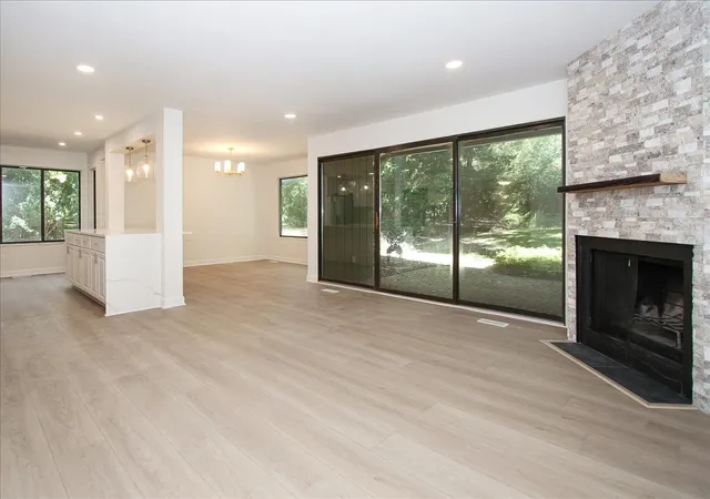 Listing Photo 4 - Condo for sale in building located at 671c Old Barn Rd, Lake Barrington, IL 60010