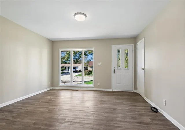 Photo 2 of Single family home for sale at 517 Sherwood Dr, Streamwood, IL 60107 | MLS# 12777450 | Listing updated on 2026-10-20