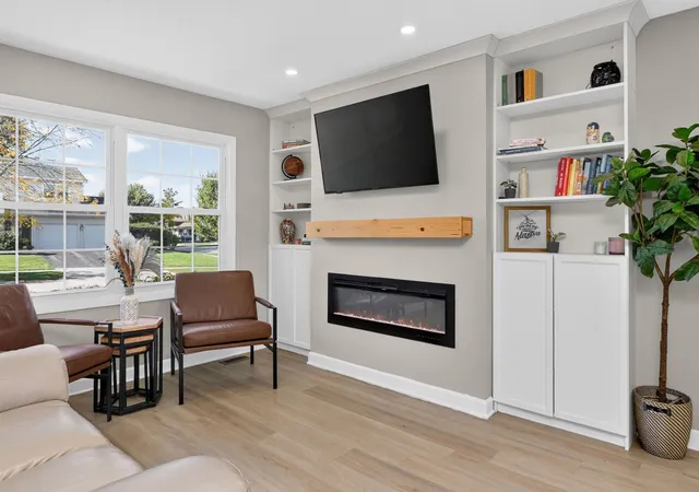 Photo 3 of Single family home for sale at 2911 N Dunton Ave, Arlington Heights, IL 60004 | MLS# 12777462 | Listing updated on 2026-10-09