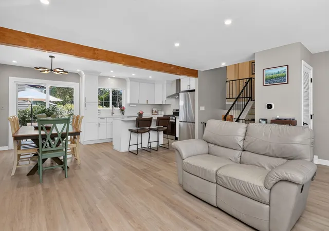 Photo 4 of Single family home for sale at 2911 N Dunton Ave, Arlington Heights, IL 60004 | MLS# 12777462 | Listing updated on 2026-10-09