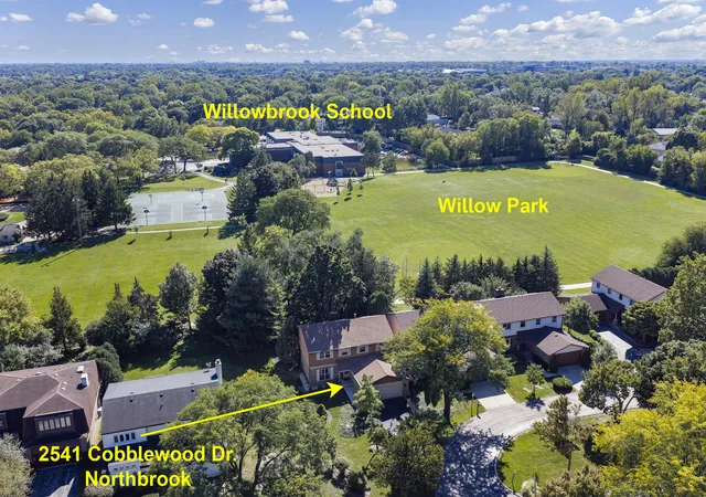 Photo 1 of Single family home for sale at 2541 Cobblewood Dr, Northbrook, IL 60062 | MLS# 12777463 | Listing updated on 2026-10-29