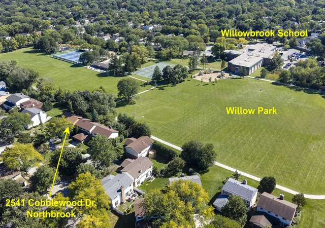 Photo 2 of Single family home for sale at 2541 Cobblewood Dr, Northbrook, IL 60062 | MLS# 12777463 | Listing updated on 2026-10-29