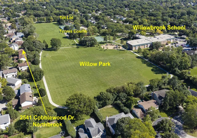 Photo 3 of Single family home for sale at 2541 Cobblewood Dr, Northbrook, IL 60062 | MLS# 12777463 | Listing updated on 2026-10-29