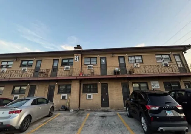 Listing Photo 3 - Condo for sale in building located at 31 King Arthur Ct, Northlake, IL 60164 - Unit #10
