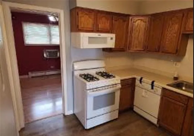 Listing Photo 5 - Condo for sale in building located at 31 King Arthur Ct, Northlake, IL 60164 - Unit #10