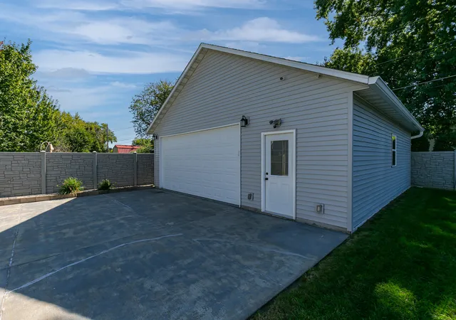 Photo 3 of Single family home for sale at 4738 19th Avenue, Moline, IL 61265 | MLS# 12777472 | Listing updated on 2026-10-07