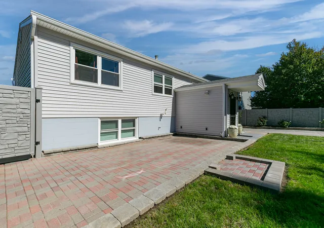 Photo 4 of Single family home for sale at 4738 19th Avenue, Moline, IL 61265 | MLS# 12777472 | Listing updated on 2026-10-07