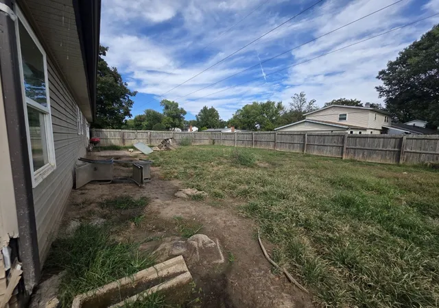 Photo 3 of Single family home for sale at 1500 Vicksburg Dr, Belleville, IL 62221 | MLS# 12777484 | Listing updated on 2026-10-05