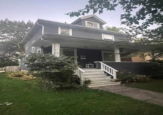 Photo 1 of Single family home for sale at 207 Sophia St, West Chicago, IL 60185 | MLS# 12777487 | Listing updated on 2026-10-06