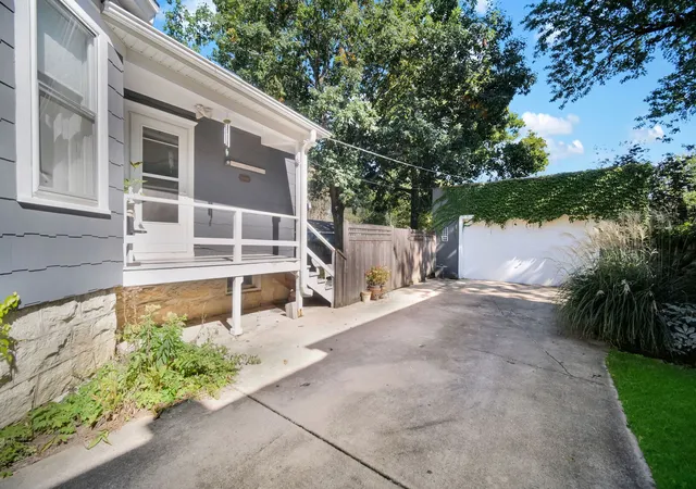 Photo 4 of Single family home for sale at 207 Sophia St, West Chicago, IL 60185 | MLS# 12777487 | Listing updated on 2026-10-06