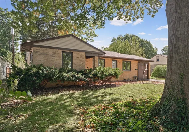 Photo 3 of Single family home for sale at 608 S Draper Ave, Champaign, IL 61821 | MLS# 12777489 | Listing updated on 2026-10-08