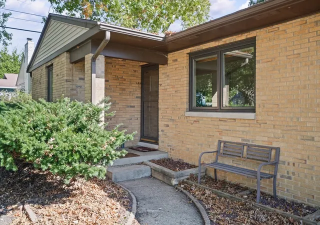 Photo 4 of Single family home for sale at 608 S Draper Ave, Champaign, IL 61821 | MLS# 12777489 | Listing updated on 2026-10-08