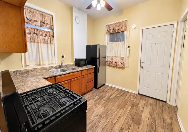 Listing Photo 5 - Condo for sale in building located at 6620 S Marquette Rd, Chicago, IL 60637