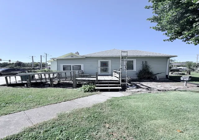 Photo 3 of Single family home for sale at 1715 N Bloomington St, Streator, IL 61364 | MLS# 12777496 | Listing updated on 2026-10-10