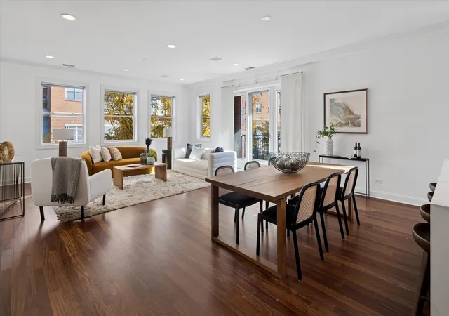 Listing Photo 2 - Condo for sale in building located at 955 W Monroe St, Chicago, IL 60607 - Unit #3B