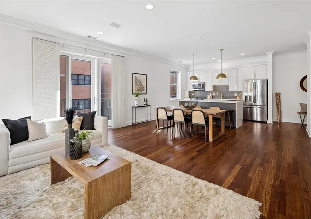 Listing Photo 1 - Condo for sale in building located at 955 W Monroe St, Chicago, IL 60607 - Unit #3B