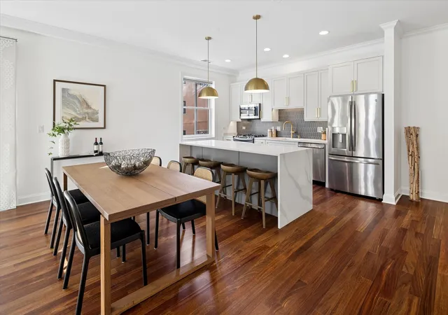 Listing Photo 4 - Condo for sale in building located at 955 W Monroe St, Chicago, IL 60607 - Unit #3B