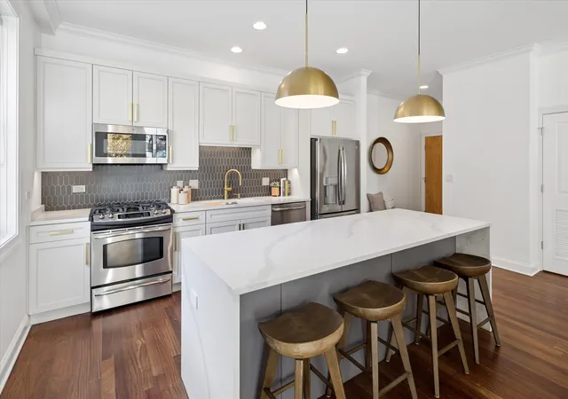 Listing Photo 5 - Condo for sale in building located at 955 W Monroe St, Chicago, IL 60607 - Unit #3B